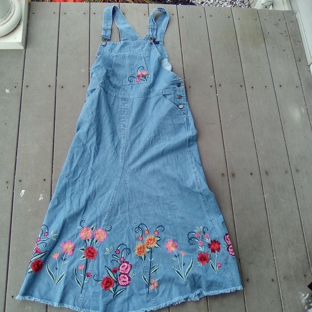 THE PYRAMID COLLECTION DRESS SIZE SMALL Floral Embroidered Denim Overall Dress - Picture 5 of 10